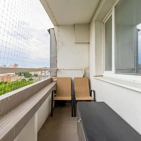 Glow With Balcony Апартаменты Братислава