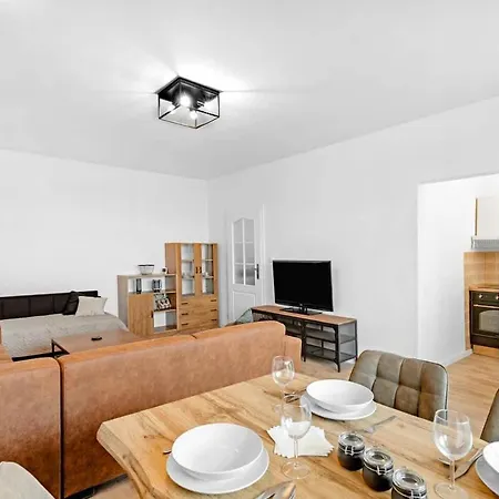 Glow With Balcony Apartment Pressburg