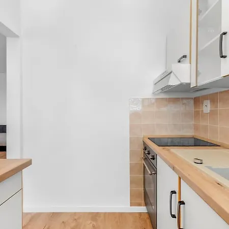 Apartment Glow With Balcony Pressburg