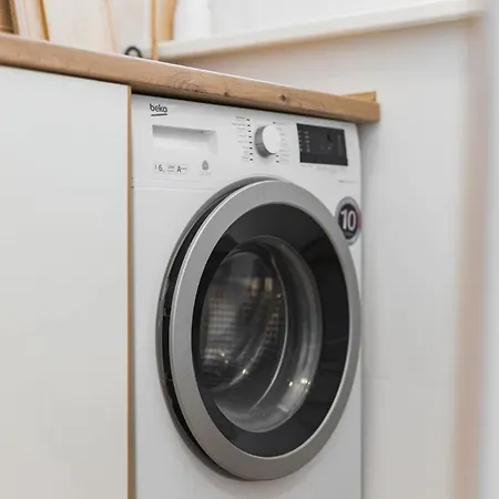 Glow With Balcony Апартаменты Братислава