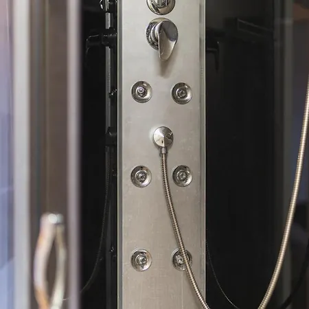 Apartment Glow With Balcony *