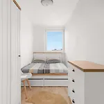 Apartment Glow With Balcony Pressburg